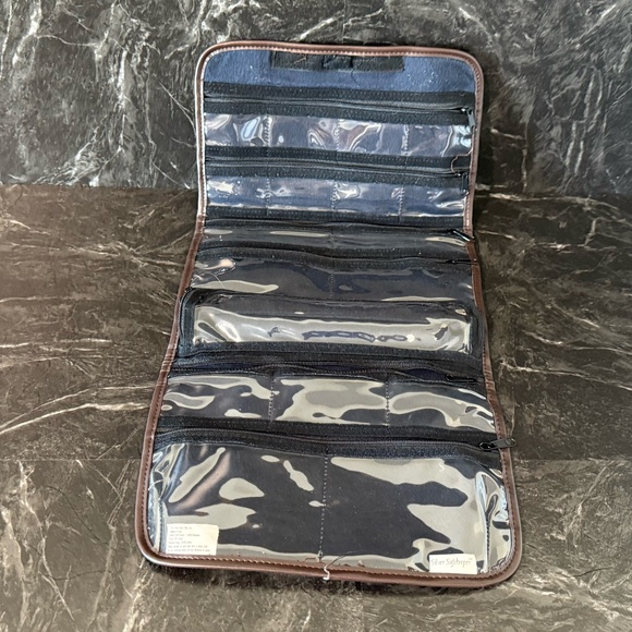 SILVER SAFEKEEPER Travel Toiletry Bags (2) - Picture 12 of 16